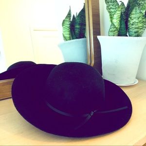 Black wool felt hat